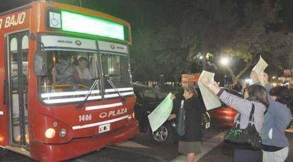 Vecinos autoconvocados piden que Plaza se vaya de Bah�a