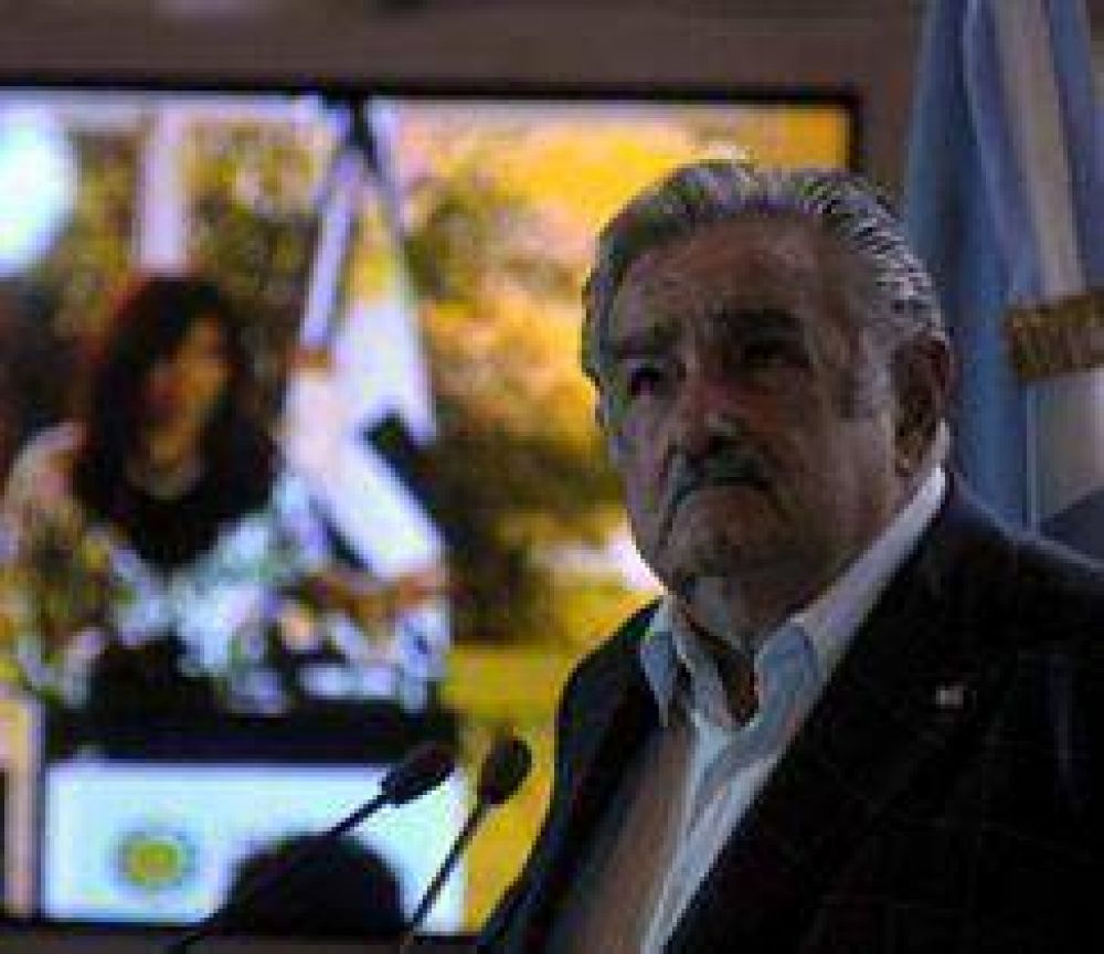 Mujica rechaz� una "soluci�n policial" al corte en Gualeguaych�