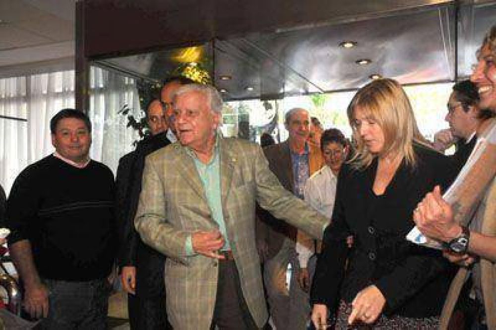 "Aunque parezca disparatado, sue�o con ver al peronismo y al pa�s unidos"