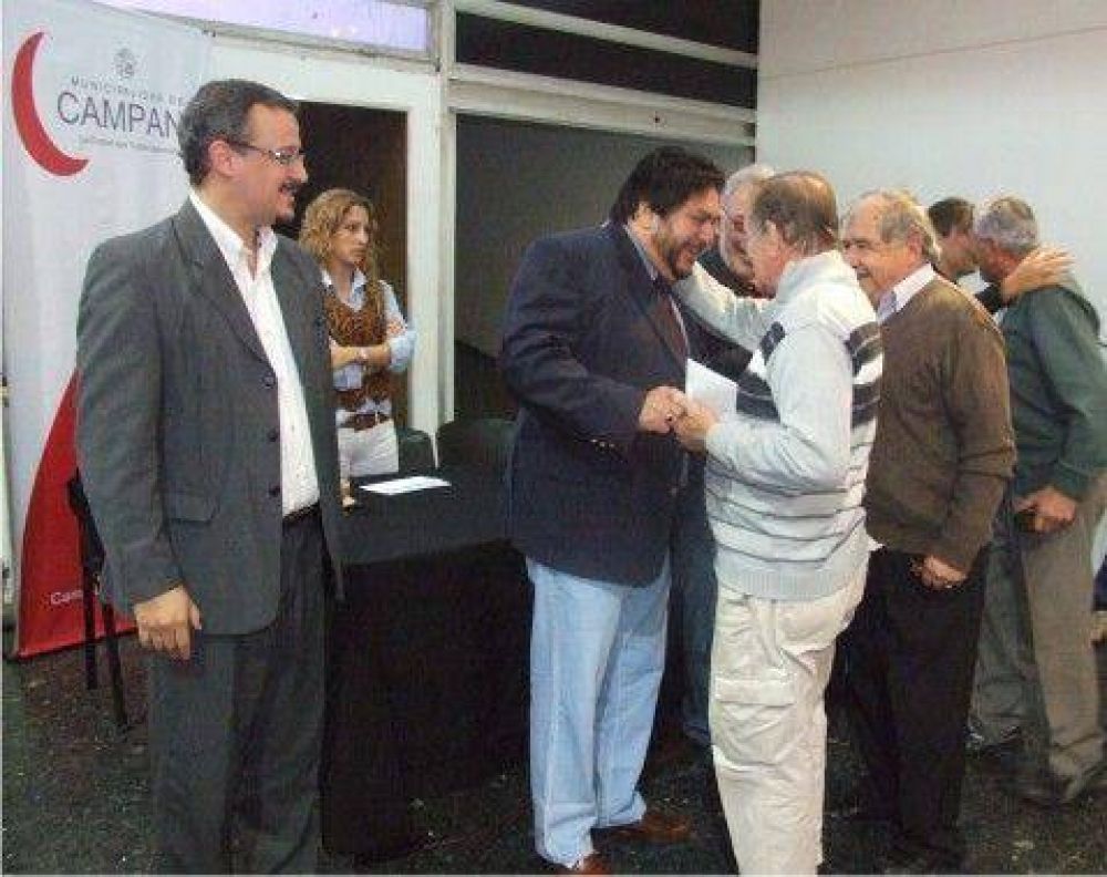El Municipio junto al Diputado Varela entregaron subsidios a instituciones de Campana