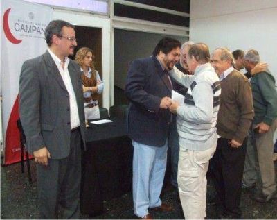 El Municipio junto al Diputado Varela entregaron subsidios a instituciones de Campana