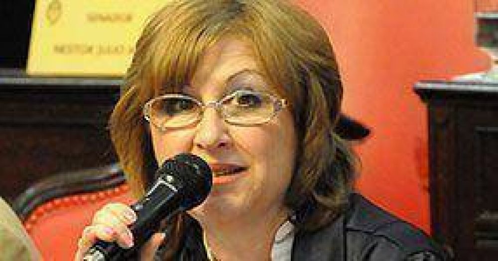 LOMAS | POL�TICA "Para comprometernos con el futuro hay que mantener los ideales"