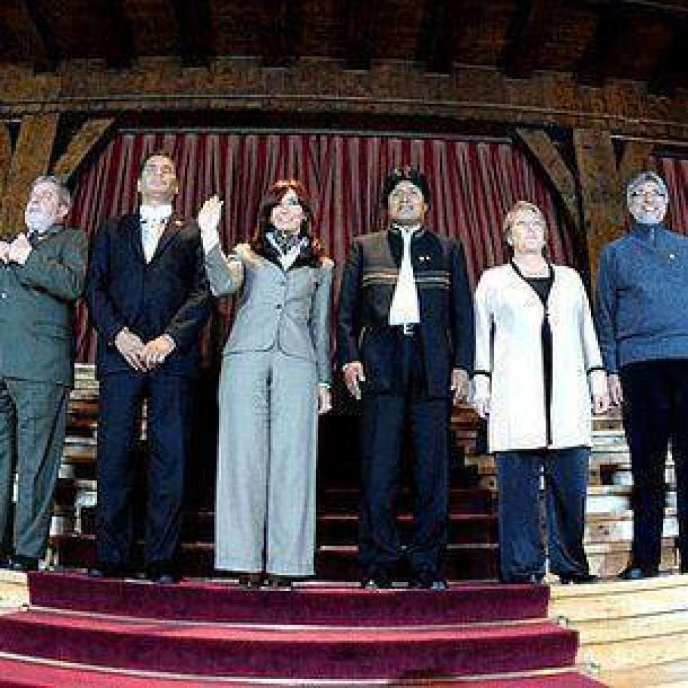  Se re�nen los presidentes y cancilleres de la Unasur  