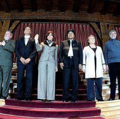  Se re�nen los presidentes y cancilleres de la Unasur  