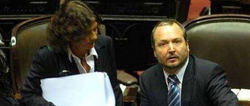 Sabatella y Vilma Ibarra, en problemas