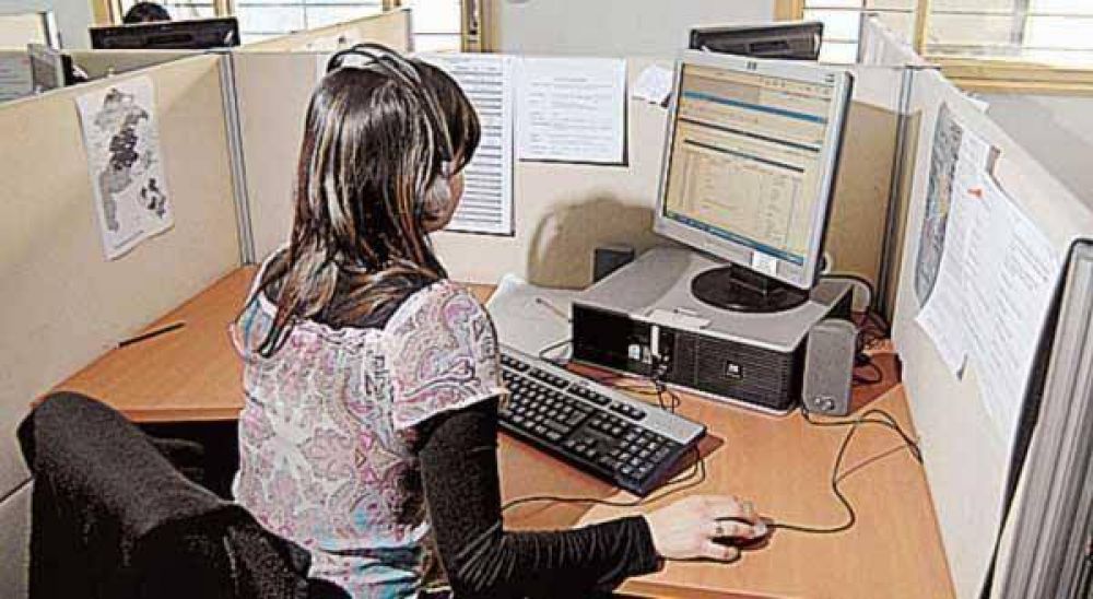 Encuadran como polic�as y bajan el sueldo a empleados del 911 