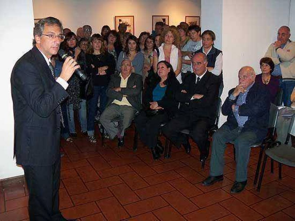 M�s de 2 mil personas visitaron la muestra de la cat�strofe