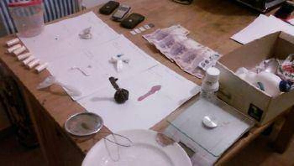 Atraparon al presunto due�o de un "delivery" de drogas