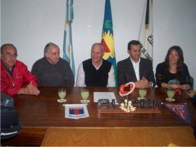 II CAMPA�A "TIGRE Y CAMPANA SOLIDARIOS": RECOLECCION DE ROPA Y UTILES PARA ESCUELAS DE ISLAS DE CAMPANA