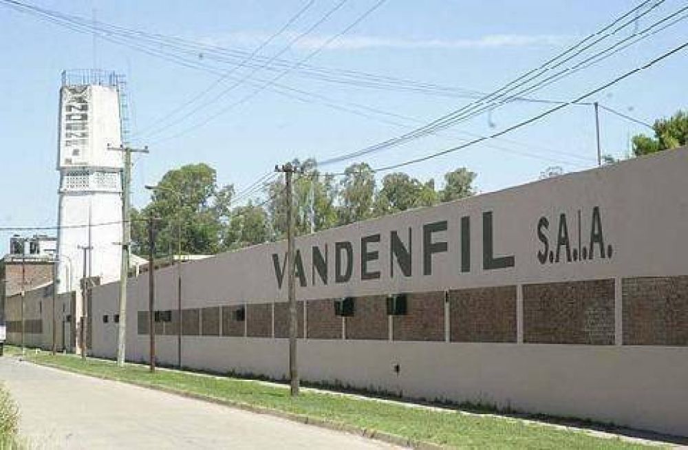 LA QUIEBRA FUE DICTADA EN FEBRERO Los trabajadores de Vandenfil se reunieron con el Municipio