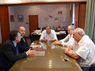Slezack recibi� al nuevo presidente de la UNLP
