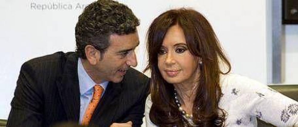 Cristina critic� al Congreso por "perder el tiempo" y firm� un DNU por el feriado del 24