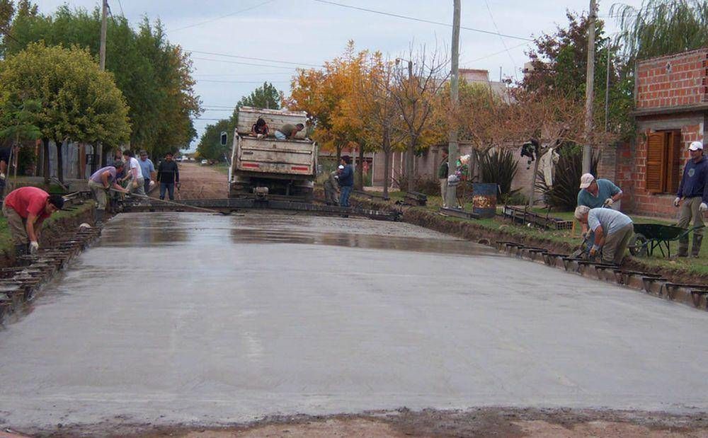 Comenzaron las tareas de hormigonado en la calle Marcelo T. de Alvear