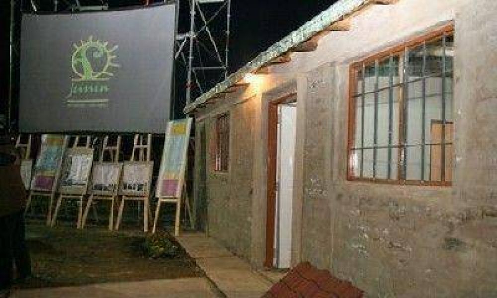 Rivadavia habilit� su primera vivienda social de 26 mil pesos