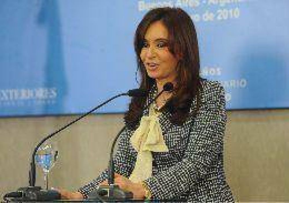 Cristina evit� pronunciarse sobre el futuro del ex presidente en la C�mara baja