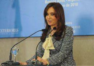 Cristina evit� pronunciarse sobre el futuro del ex presidente en la C�mara baja