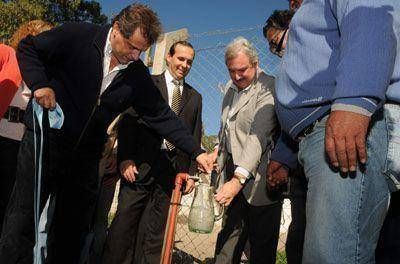 Inauguraron la primera etapa de la obra de agua en el barrio Las Dalias