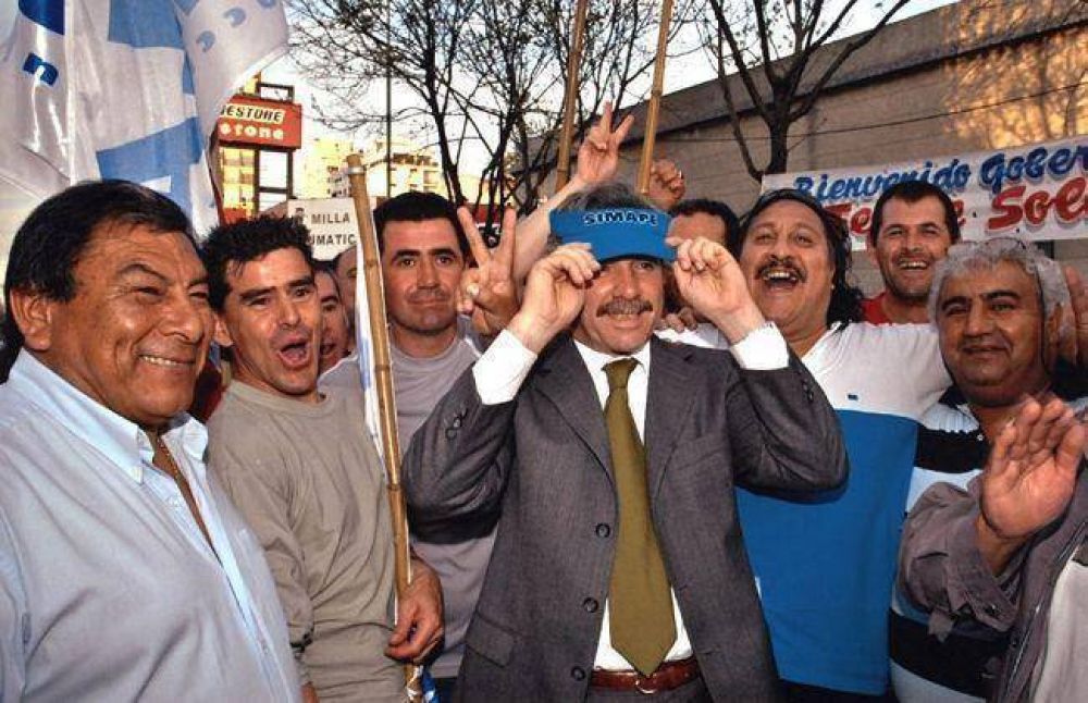 En se�al de duelo extendieron por 24 horas la paralizaci�n del puerto