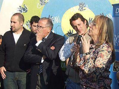 LOMAS | CON EL INTENDENTE INSAURRALDE Alicia Kirchner visit� el barrio "17 de Noviembre"