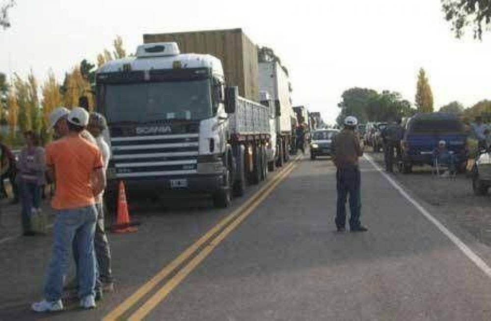 Por segundo d�a consecutivo los productores de General Alvear cortaron la ruta nacional 188
