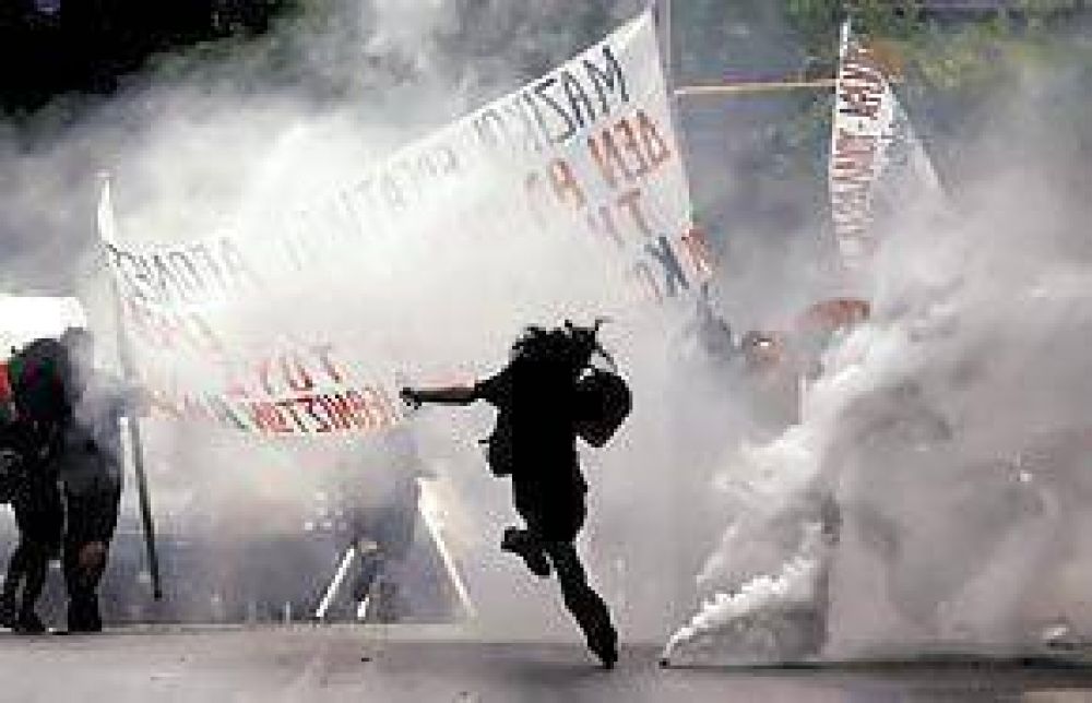 Violentas protestas contra el ajuste en Grecia: tres muertos 