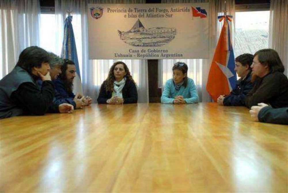 Gobierno anunci� que el personal policial administrativo saldr� a patrullar las calles