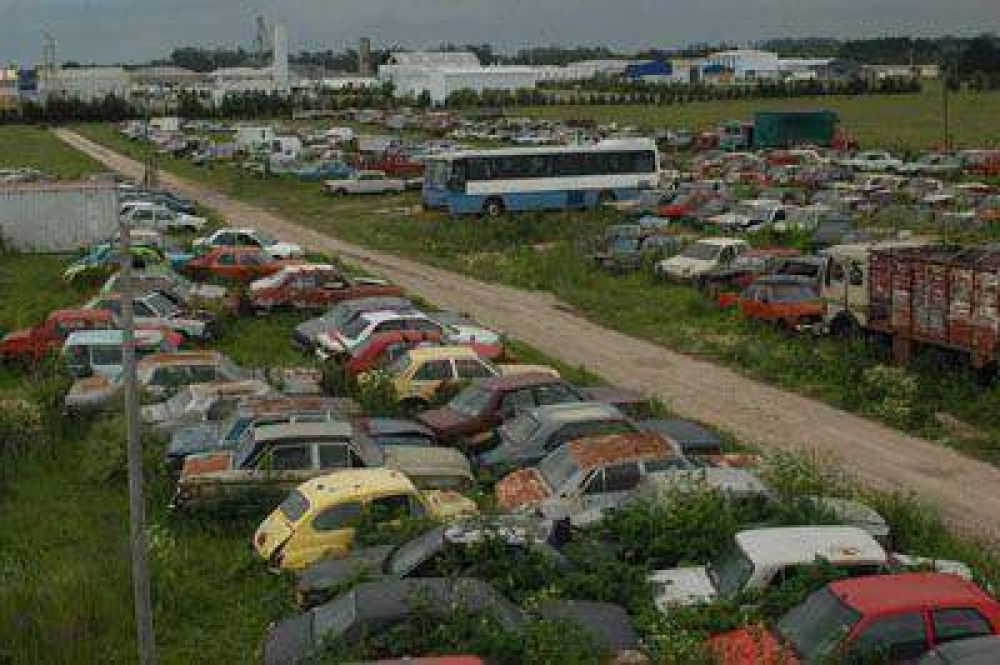 Autos secuestrados: definen c�mo contratar�n la empresa compactadora