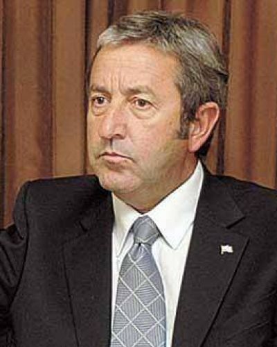 Sanz y Cobos buscan evitar la interna en la UCR bonaerense 
