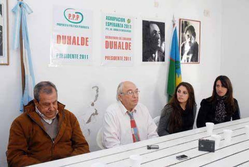 EL EX PRESIDENTE VISITAR� LUJ�N EL 19 DE MAYO La llegada de Duhalde sirvi� para presentar una nueva agrupaci�n pol�tica