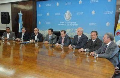 El Gobierno pidi� a YPF que el 75% de los empleados de Llancanelo sean de Mendoza