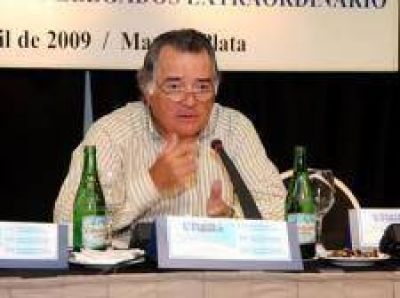 Gastron�micos reclama aumento salarial del 40 por ciento
