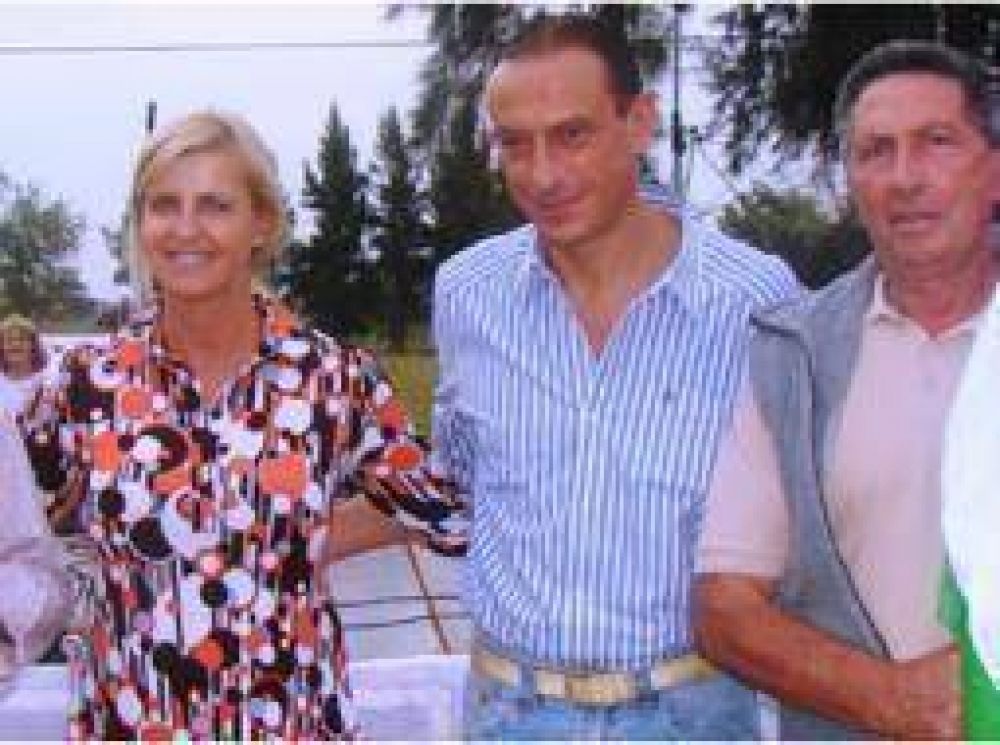 Ca�uelas: Intendente Arrieta firm� convenios para la obra de agua potable