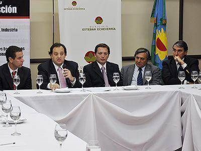 ECHEVERR�A: Ferr� y Gray se reunieron con empresarios