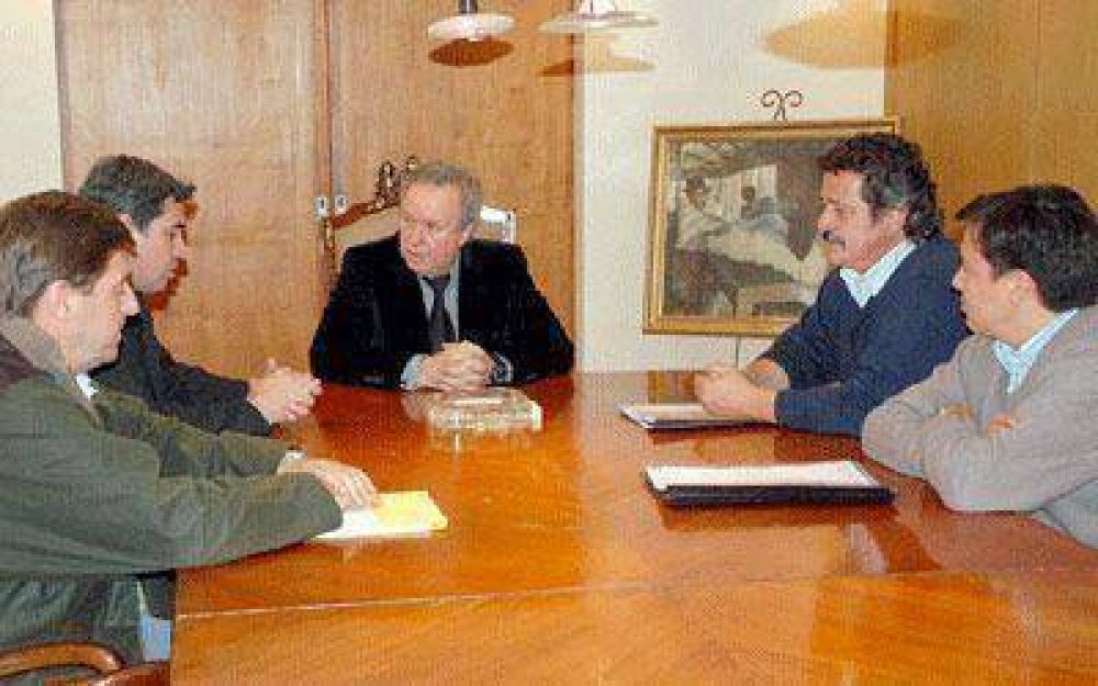  Peralta prometi� apoyo a empresarios de Las Heras