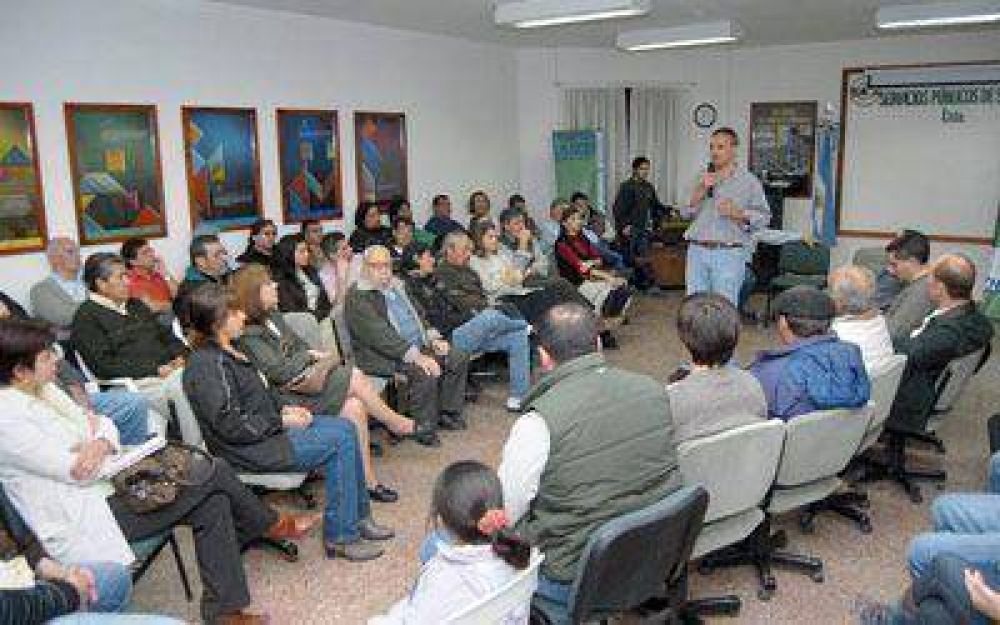 Sarmiento se suma al proyecto Buzzi 2011