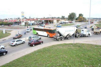 El Municipio se reuni� con Vialidad Nacional por la rotonda de Panamericana y Acceso Puerto Campana B�squeda de soluci�n a la problem�tica