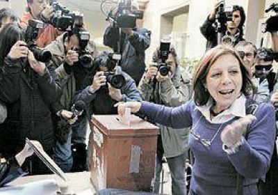 Montevideo: volvi� a ganar el Frente Amplio y por primera vez una mujer ser� intendenta