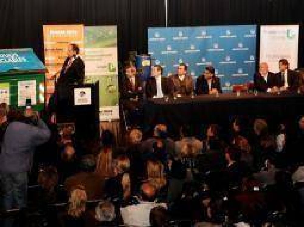 Scioli present� plan de responsabilidad ambiental en Quilmes