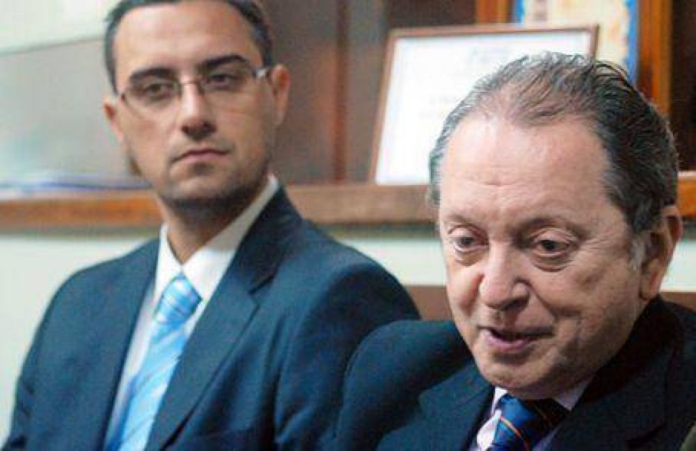 DI�LOGO PERIOD�STICO ANTES DE DISERTAR EN LA BIBLIOTECA AMEGHINO Rodolfo Terragno expone su "Plan 10/16"