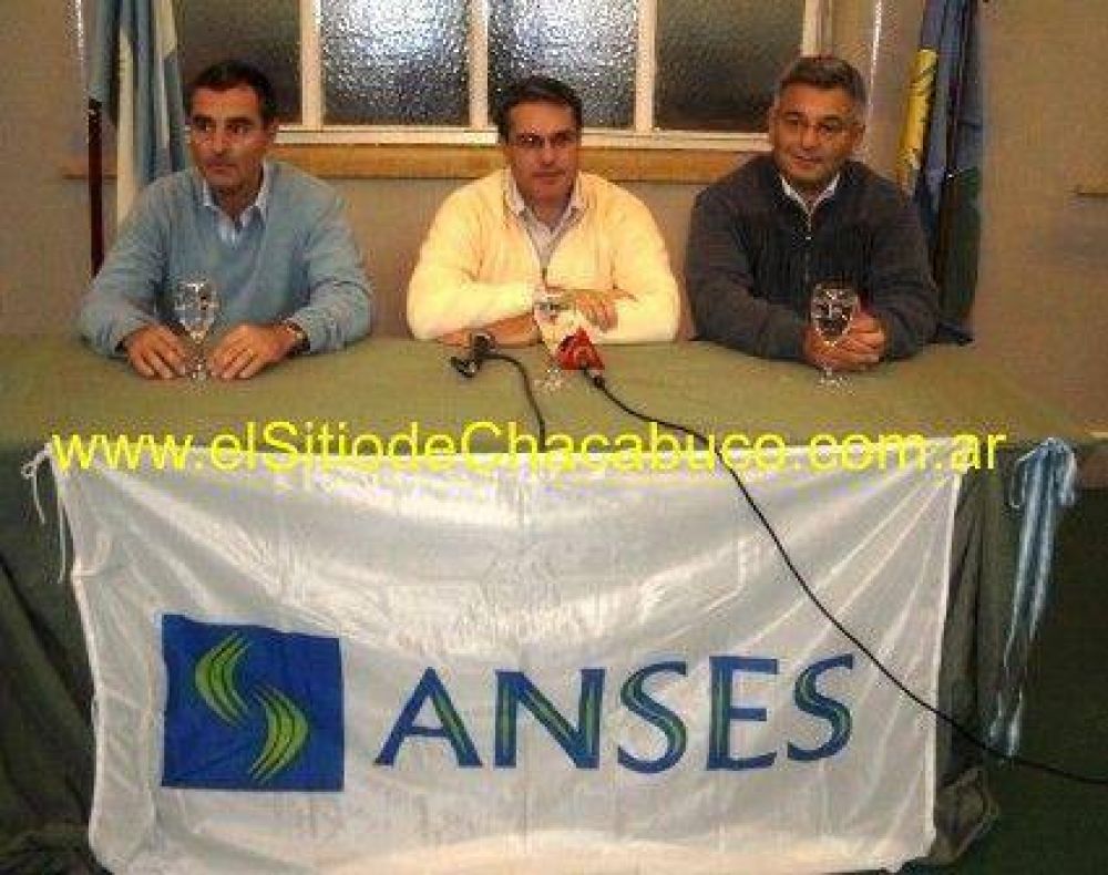 Se entregaron 50 jubilaciones y 30 pensiones
