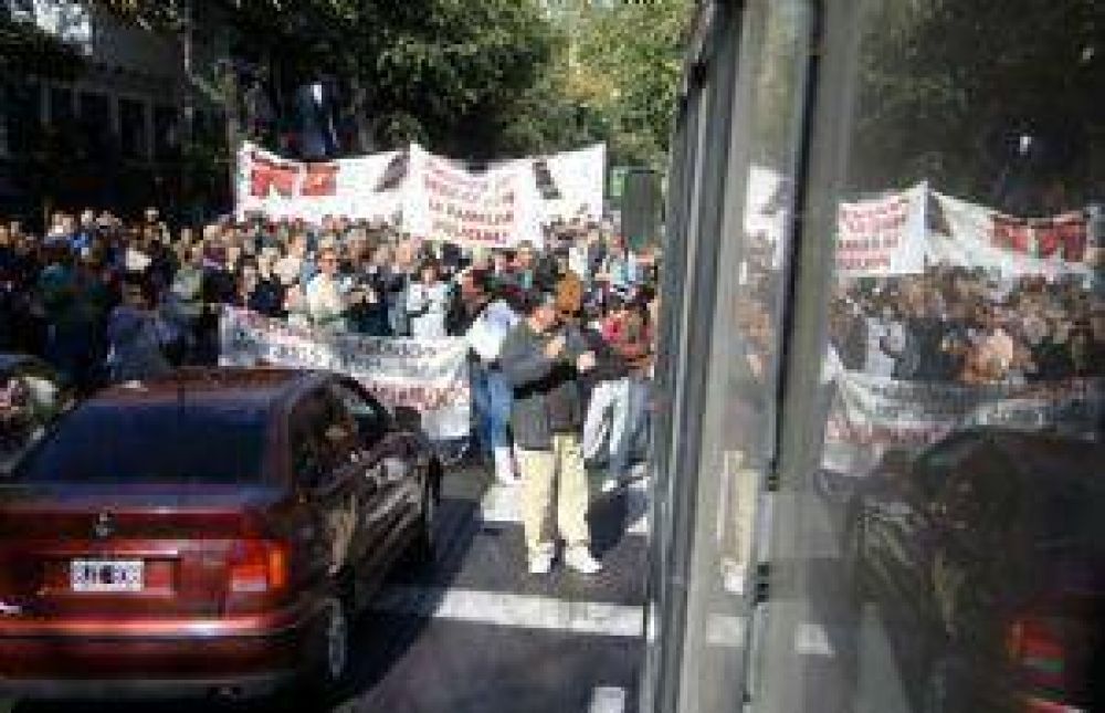 Troles: los choferes trabajan pese a que no hubo acuerdo