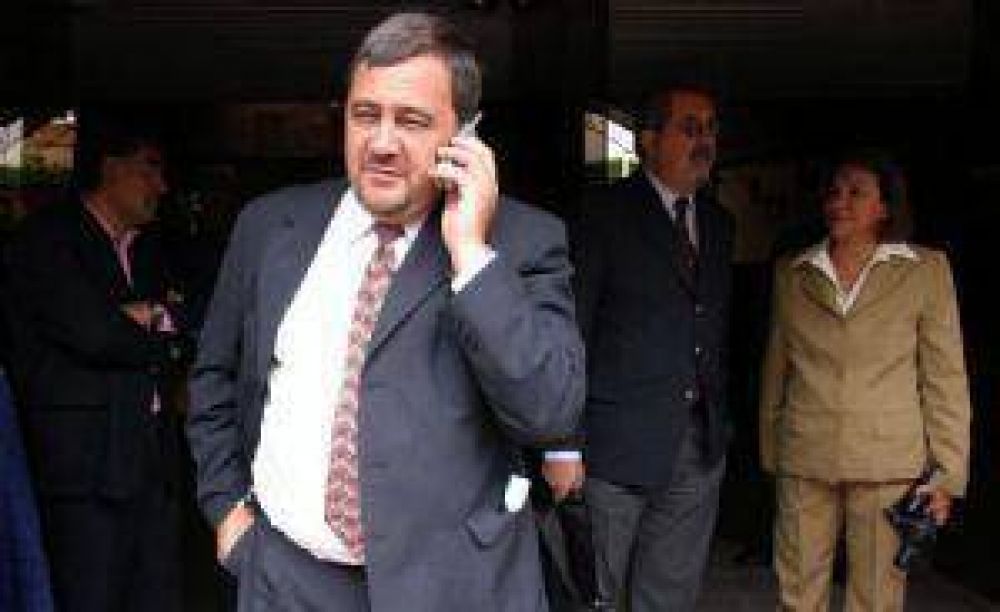 Dos licitaciones son el nuevo ring de la pelea Miranda-Amstutz