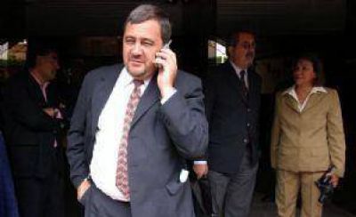 Dos licitaciones son el nuevo ring de la pelea Miranda-Amstutz