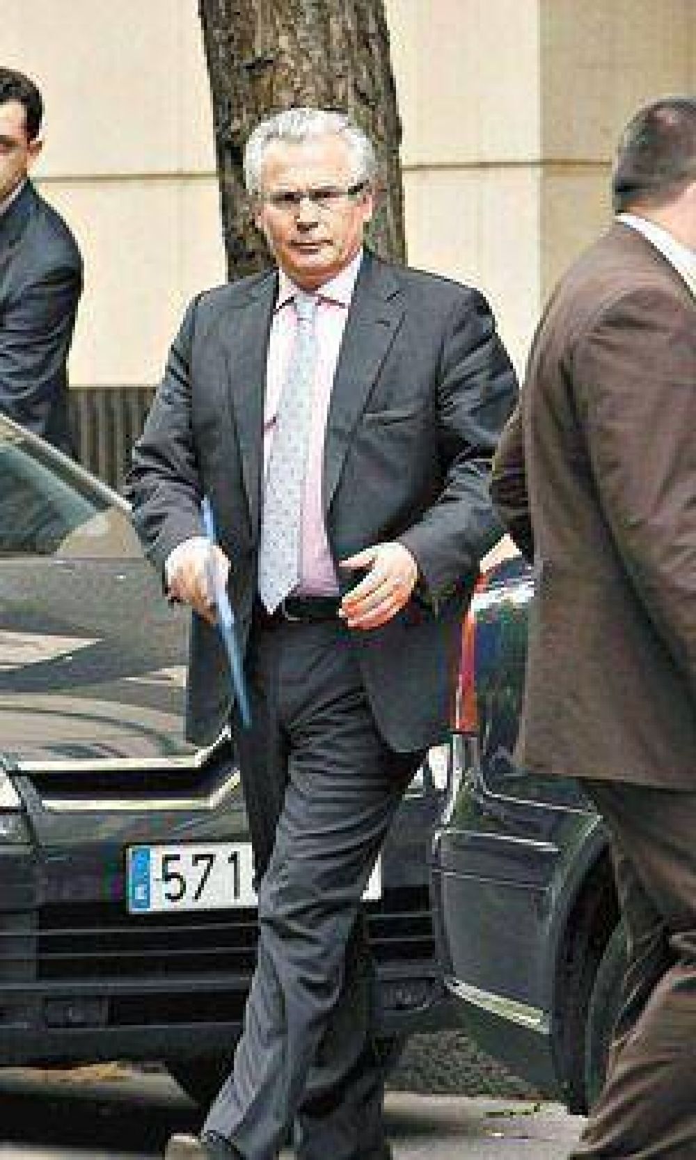 Garz�n solicit� dar asesor�a en La Haya