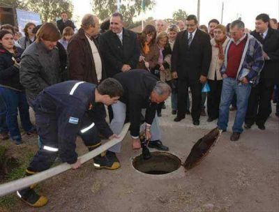 El SPAR inaugur� obra de desag�es cloacales en General Pir�n partido de Mar Chiquita