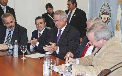 Gobierno de Santa Cruz y Oxy firmaron acuerdo de pr�rroga de concesiones