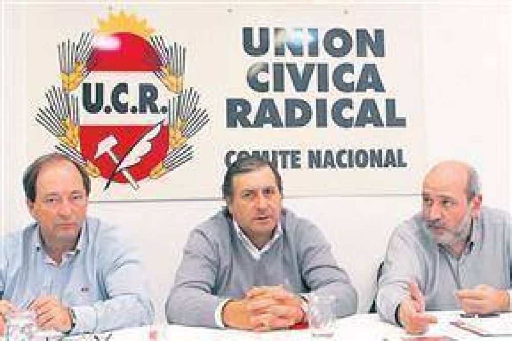 -"�La Argentina tiene acaso problemas cambiarios?", le pregunt� al ex secretario de Agricultura, Miguel Campos.  -"Ninguno, al menos por ahora, La medida es una payasada y nos va a costar muy caro", le respondi� Campos que dej� definit