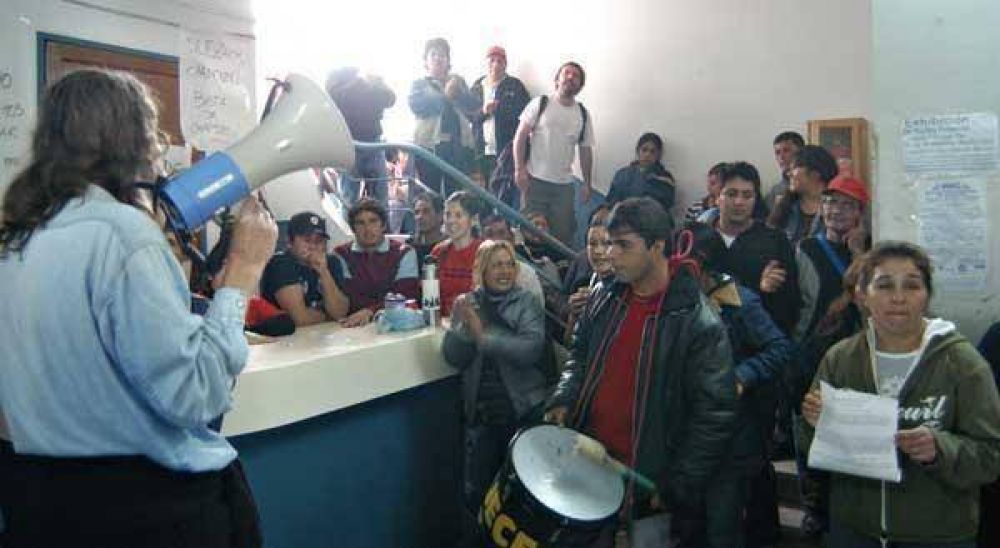 La Intendencia de Berisso, copada por grupo piquetero