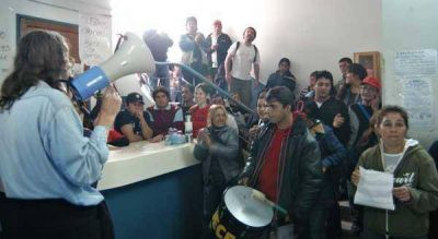 La Intendencia de Berisso, copada por grupo piquetero
