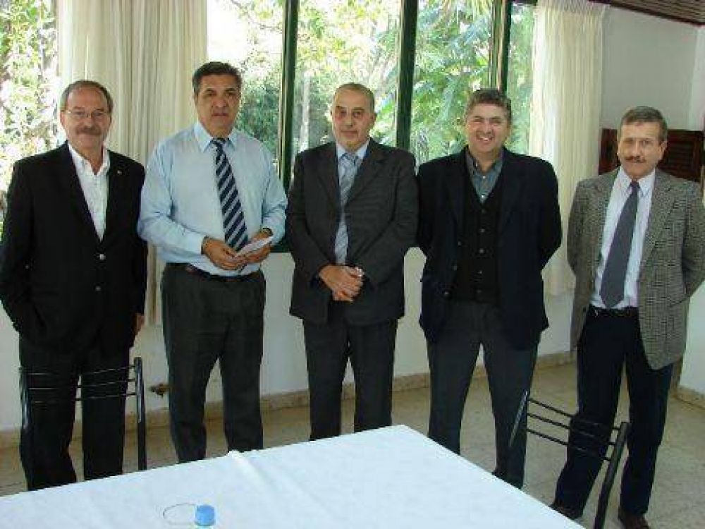  En el Quincho Municipal El intendente recibi� a representantes de la comunidad Jud�a regional